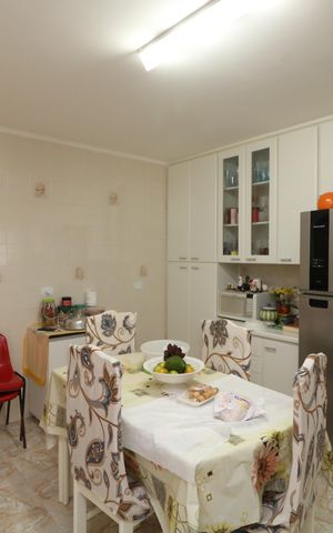 Casa à venda com 180m², 2 quartos e 2 vagasCozinha