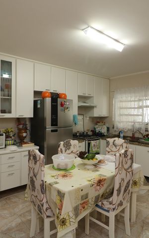 Casa à venda com 180m², 2 quartos e 2 vagasCozinha