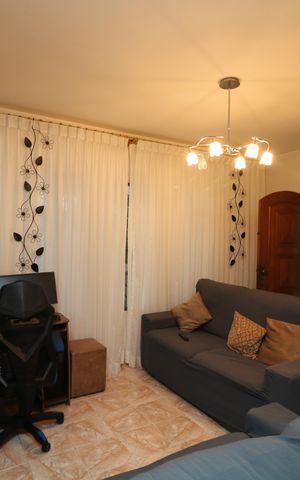Casa à venda com 180m², 2 quartos e 2 vagasSala
