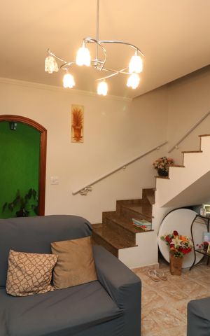 Casa à venda com 180m², 2 quartos e 2 vagasSala