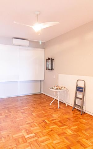 Apartamento à venda com 198m², 3 quartos e 2 vagas Apartamento à venda com 198m², 3 quartos e 2 vagasSuíte