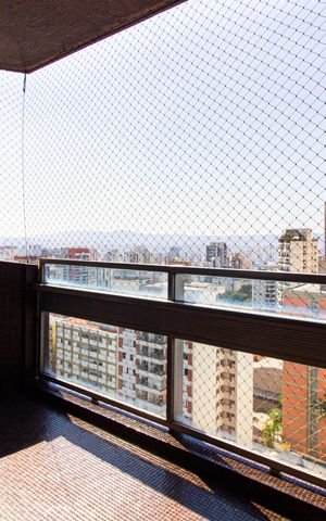 Apartamento à venda com 198m², 3 quartos e 2 vagas Apartamento à venda com 198m², 3 quartos e 2 vagasVaranda