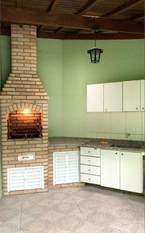 Casa à venda com 200m², 3 quartos e 2 vagasChurrasqueira