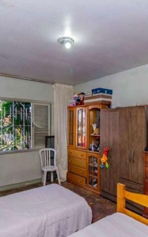 Casa à venda com 140m², 2 quartos e 2 vagas Casa à venda com 140m², 2 quartos e 2 vagasQuarto