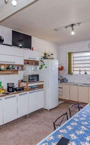 Casa à venda com 140m², 2 quartos e 2 vagas Casa à venda com 140m², 2 quartos e 2 vagasCozinha