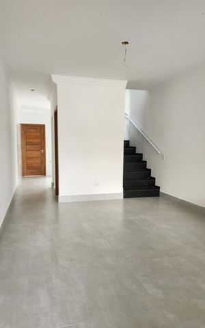 Casa à venda com 220m², 2 quartos e 2 vagas Casa à venda com 220m², 2 quartos e 2 vagasSala