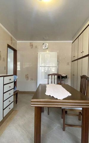 Casa à venda com 300m², 3 quartos e 4 vagas Casa à venda com 300m², 3 quartos e 4 vagasCozinha
