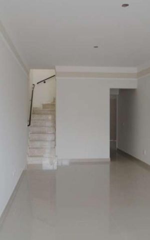 Casa à venda com 300m², 3 quartos e 4 vagas Casa à venda com 300m², 3 quartos e 4 vagasSala