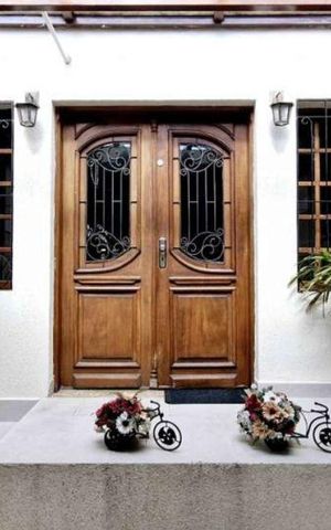 Casa à venda com 200m², 3 quartos e 2 vagas Casa à venda com 200m², 3 quartos e 2 vagasEntrada