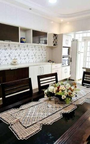 Casa à venda com 200m², 3 quartos e 2 vagas Casa à venda com 200m², 3 quartos e 2 vagasCozinha