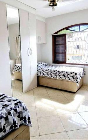 Casa à venda com 200m², 3 quartos e 2 vagas Casa à venda com 200m², 3 quartos e 2 vagasQuarto