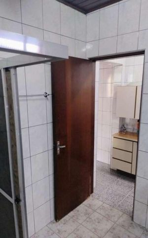Casa à venda com 220m², 3 quartos e 9 vagas Casa à venda com 220m², 3 quartos e 9 vagasBanheiro