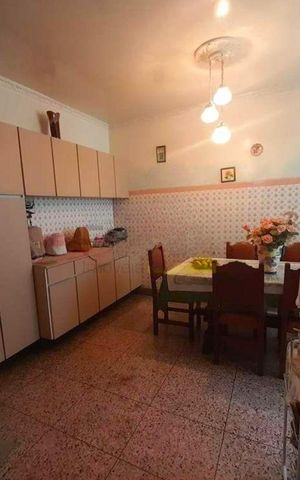 Casa à venda com 250m², 4 quartos e 4 vagasCozinha