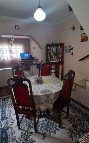 Casa à venda com 250m², 4 quartos e 4 vagasSala