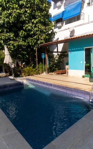 Casa de condomínio à venda com 567m², 4 quartos e 3 vagas Casa de condomínio à venda com 567m², 4 quartos e 3 vagasÁrea externa