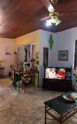 Casa de condomínio à venda com 567m², 4 quartos e 3 vagas Casa de condomínio à venda com 567m², 4 quartos e 3 vagasSala