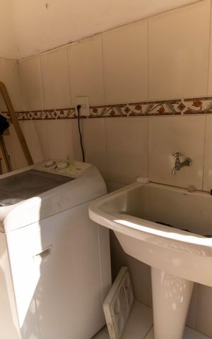Casa de condomínio à venda com 567m², 4 quartos e 3 vagas Casa de condomínio à venda com 567m², 4 quartos e 3 vagasÁrea de Serviço