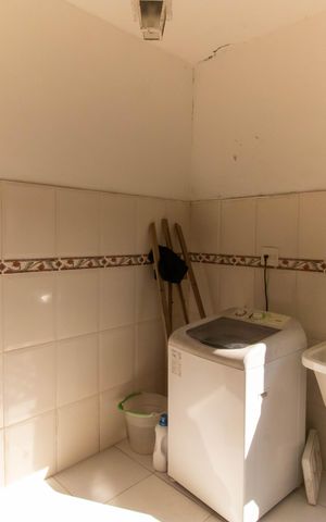 Casa de condomínio à venda com 567m², 4 quartos e 3 vagas Casa de condomínio à venda com 567m², 4 quartos e 3 vagasÁrea de Serviço