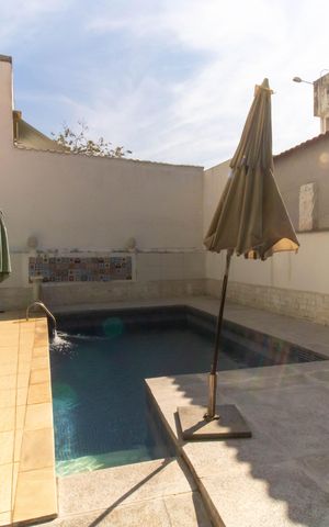 Casa de condomínio à venda com 567m², 4 quartos e 3 vagas Casa de condomínio à venda com 567m², 4 quartos e 3 vagasÁrea externa