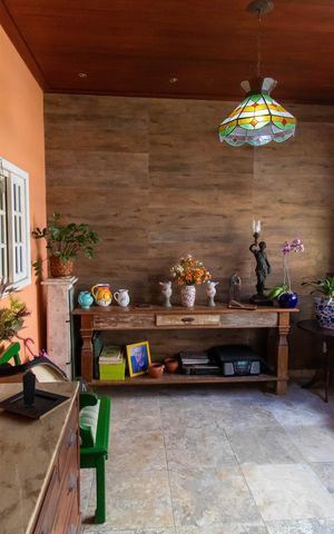 Casa de condomínio à venda com 567m², 4 quartos e 3 vagas Casa de condomínio à venda com 567m², 4 quartos e 3 vagasSala