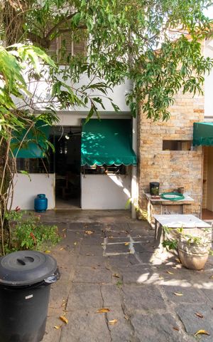 Casa de condomínio à venda com 567m², 4 quartos e 3 vagas Casa de condomínio à venda com 567m², 4 quartos e 3 vagasÁrea externa