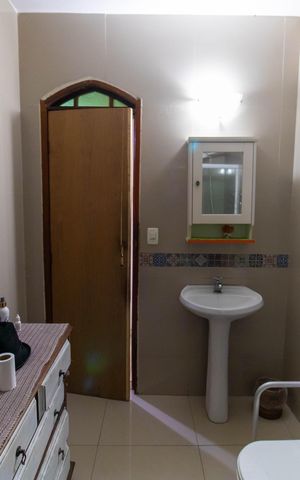 Casa de condomínio à venda com 567m², 4 quartos e 3 vagas Casa de condomínio à venda com 567m², 4 quartos e 3 vagasBanheiro Social