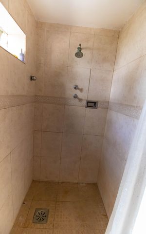 Casa de condomínio à venda com 567m², 4 quartos e 3 vagas Casa de condomínio à venda com 567m², 4 quartos e 3 vagasBanheiro Externo