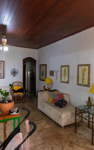 Casa de condomínio à venda com 567m², 4 quartos e 3 vagas Casa de condomínio à venda com 567m², 4 quartos e 3 vagasSala