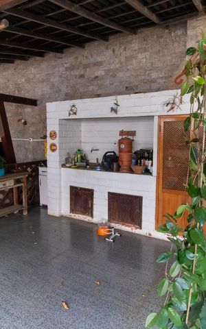 Casa de condomínio à venda com 567m², 4 quartos e 3 vagas Casa de condomínio à venda com 567m², 4 quartos e 3 vagasÁrea externa