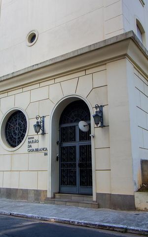 Apartamento à venda com 136m², 3 quartos e 2 vagas Apartamento à venda com 136m², 3 quartos e 2 vagasFachada