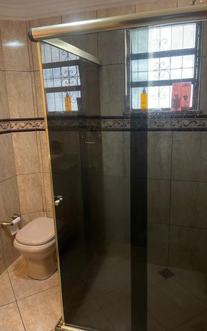 Casa à venda com 264m², 4 quartos e 3 vagasBanheiro 2