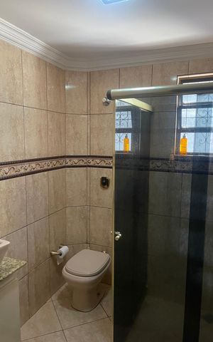 Casa à venda com 264m², 4 quartos e 3 vagasBanheiro 2