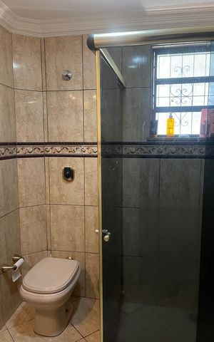Casa à venda com 264m², 4 quartos e 3 vagasBanheiro 2