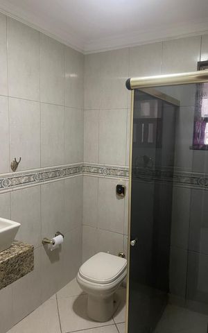 Casa à venda com 264m², 4 quartos e 3 vagasBanheiro 1