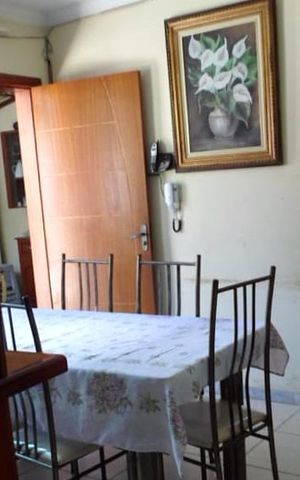 Casa à venda com 86m², 2 quartos e 2 vagas Casa à venda com 86m², 2 quartos e 2 vagasSala