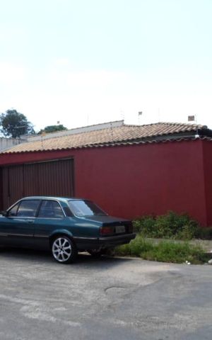 Casa à venda com 86m², 2 quartos e 2 vagas Casa à venda com 86m², 2 quartos e 2 vagasFachada
