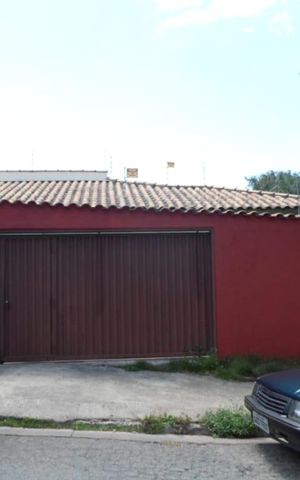 Casa à venda com 86m², 2 quartos e 2 vagas Casa à venda com 86m², 2 quartos e 2 vagasFachada