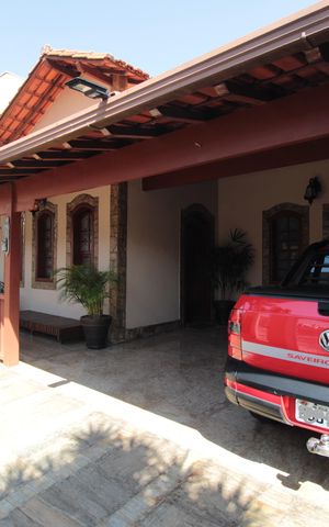 Casa à venda com 172m², 3 quartos e 4 vagasGaragem