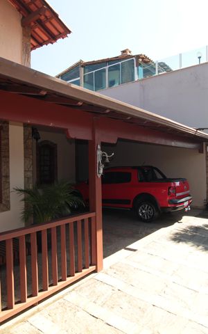 Casa à venda com 172m², 3 quartos e 4 vagasGaragem