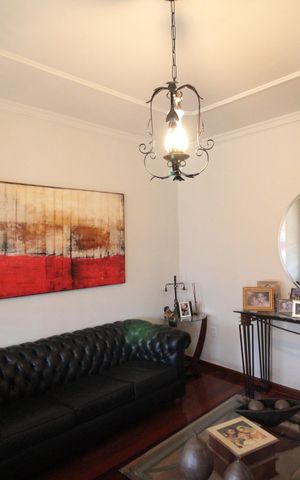 Casa à venda com 172m², 3 quartos e 4 vagasSala