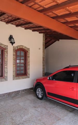 Casa à venda com 172m², 3 quartos e 4 vagasGaragem