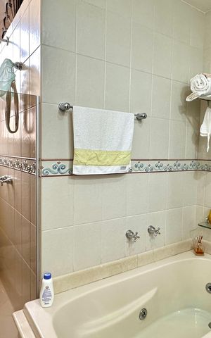 Apartamento à venda com 152m², 3 quartos e sem vaga Apartamento à venda com 152m², 3 quartos e sem vagaBanheiro da Suíte
