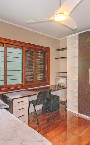 Casa à venda com 340m², 3 quartos e 2 vagas Casa à venda com 340m², 3 quartos e 2 vagasQuarto 2