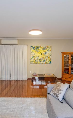Casa à venda com 340m², 3 quartos e 2 vagas Casa à venda com 340m², 3 quartos e 2 vagasSala