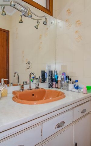 Casa à venda com 340m², 3 quartos e 2 vagas Casa à venda com 340m², 3 quartos e 2 vagasBanheiro Social