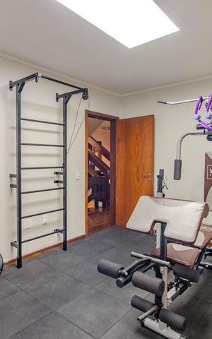 Casa à venda com 340m², 3 quartos e 2 vagas Casa à venda com 340m², 3 quartos e 2 vagasQuarto 1