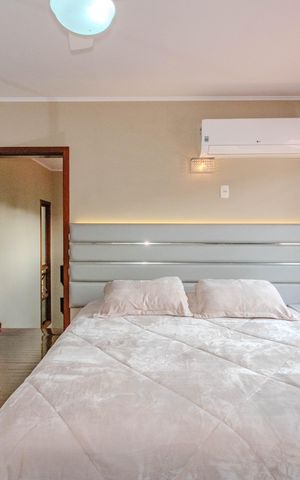 Casa à venda com 340m², 3 quartos e 2 vagas Casa à venda com 340m², 3 quartos e 2 vagasSuíte