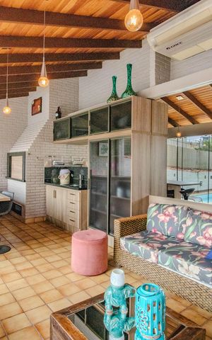 Casa à venda com 340m², 3 quartos e 2 vagas Casa à venda com 340m², 3 quartos e 2 vagasEspaço Gourmet