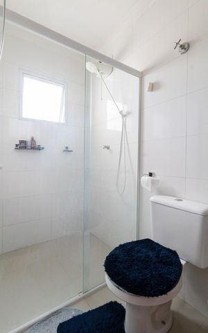 Casa de condomínio à venda com 64m², 2 quartos e 1 vaga Casa de condomínio à venda com 64m², 2 quartos e 1 vagaBanheiro