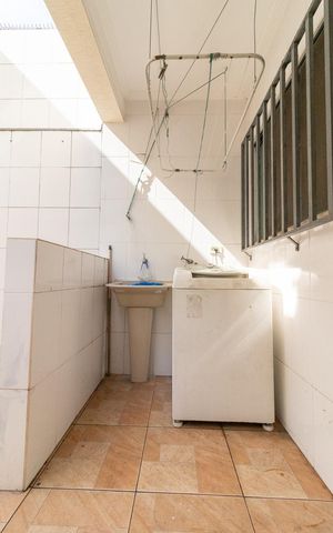 Casa à venda com 120m², 3 quartos e 2 vagasÁrea de Serviço